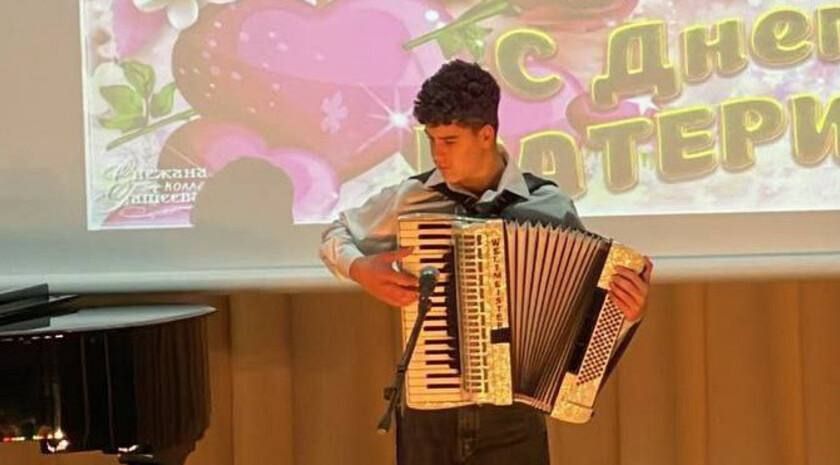 Праздничный концерт «Милая мама, мой ангел земной», посвященный Дню матери, прошел в Токмакской детской школе искусств