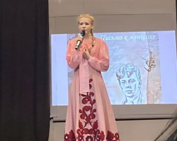 В Днепорудненской средней общеобразовательной школе №1 «София» состоялся открытый урок —концерт, посвященный творчеству Сергея Есенина