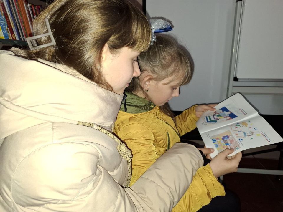 Сегодня в Богдановской сельской библиотеке прошел информационно - правовой час под названием «Знание права нам необходимо» Сегодня в Богдановской сельской библиотеке прошел информационно - правовой час под названием «Знание права нам необходимо»