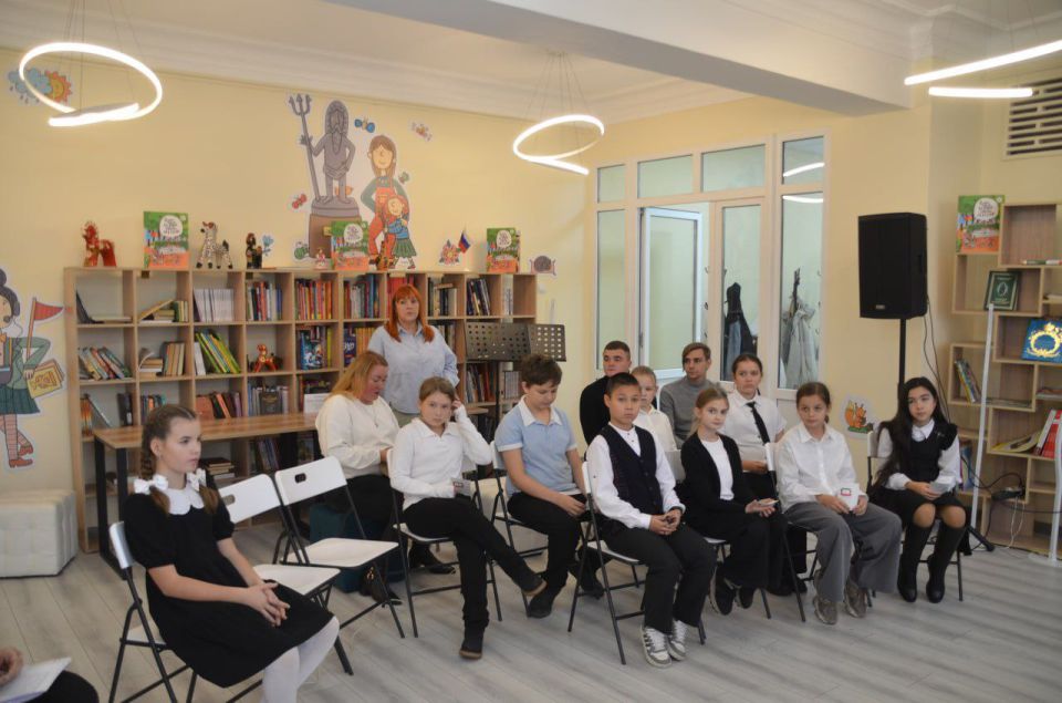 Ко Дню освобождения Мелитополя в областном Центре искусств и народного творчества состоялся патриотический час: «История малого Сталинграда" Ко Дню освобождения Мелитополя в областном Центре искусств и народного творчества состоялся патриотический час: «История малого Сталинграда"