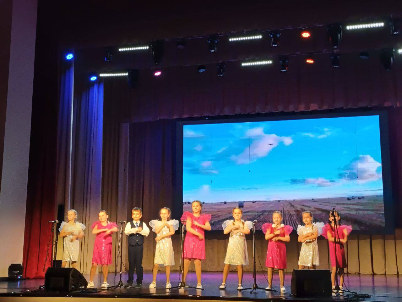 Концерт «Прекрасные внуки Большой страны» — Праздник Творчества и Тепла! Во Дворце культуры железнодорожников прошел поистине замечательный праздник творчества и... Концерт «Прекрасные внуки Большой страны» — Праздник Творчества и Тепла! Во Дворце культуры железнодорожников прошел поистине замечательный праздник творчества и...