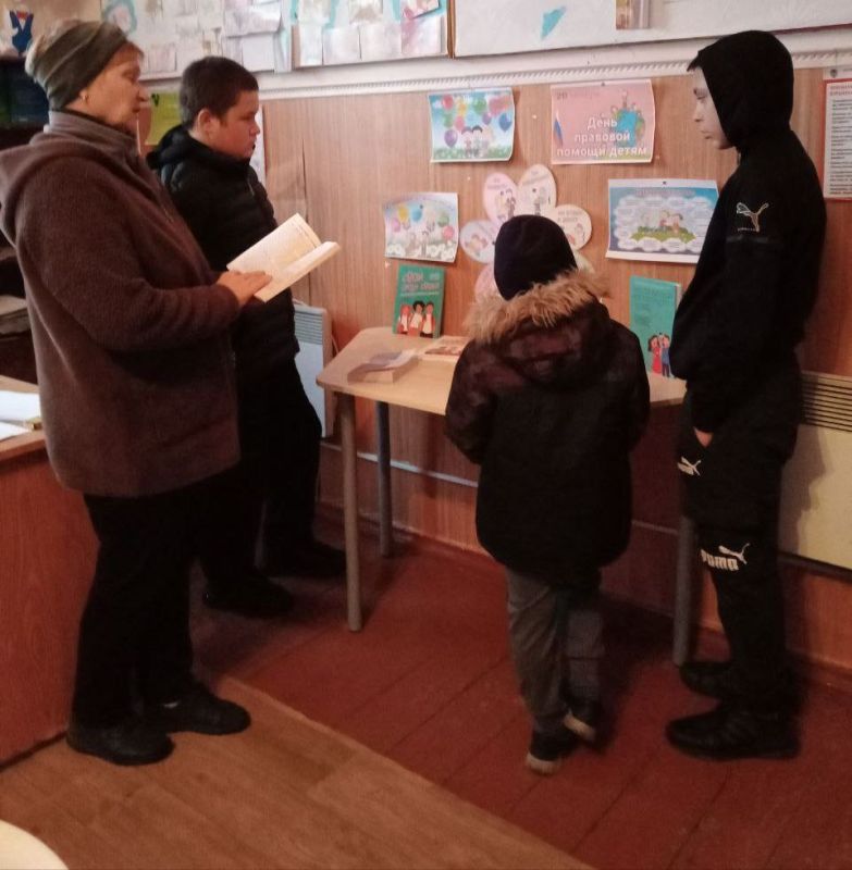 В рамках Всероссийского дня правовой помощи детям, который отмечается 20 ноября, Николаевская библиотека совместно с СДК провели беседу с детьми о правах и обязанностях, а также в библиотеке оформлена книжная выставка-совет