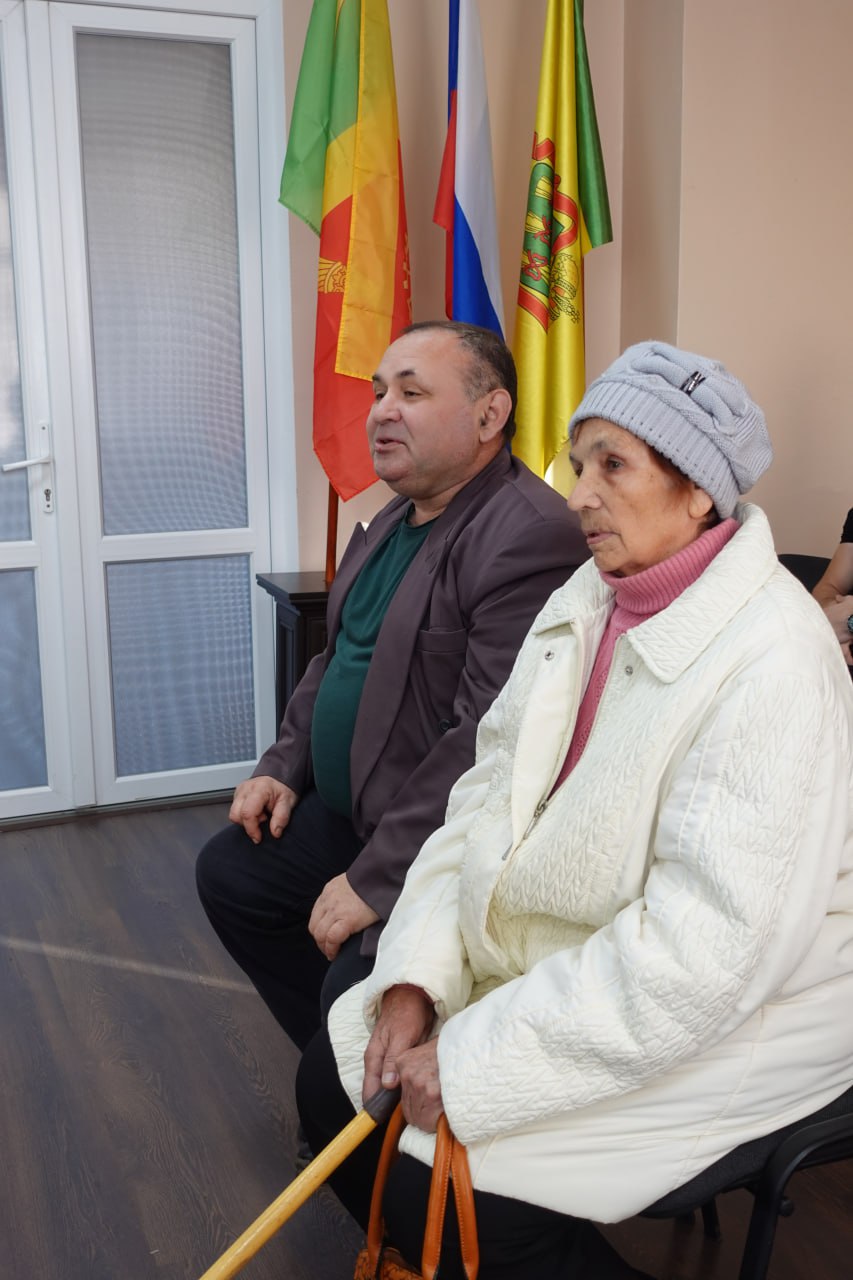 Глава Токмакского муниципального округа Александр Калмыков провел личный прием граждан Глава Токмакского муниципального округа Александр Калмыков провел личный прием граждан