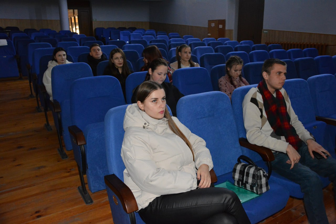 В Васильевском Доме Культуры прошёл показ ролика, посвящённого правам и обязанностям ребёнка В Васильевском Доме Культуры прошёл показ ролика, посвящённого правам и обязанностям ребёнка