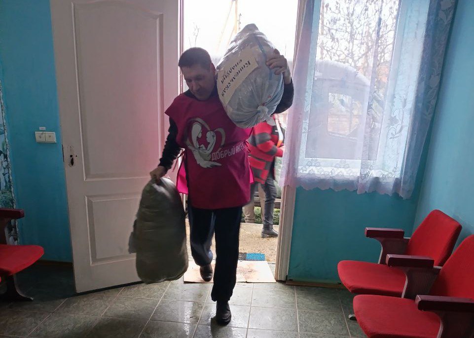Волонтеры благотворительного фонда «Добрый Ангел» доставили гуманитарную помощь жителям Балковской группы сёл