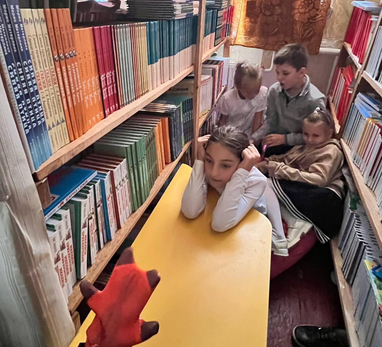 Волшебный Занавес: Кукольное Театральное Представление в Библиотеке! Волшебный Занавес: Кукольное Театральное Представление в Библиотеке!