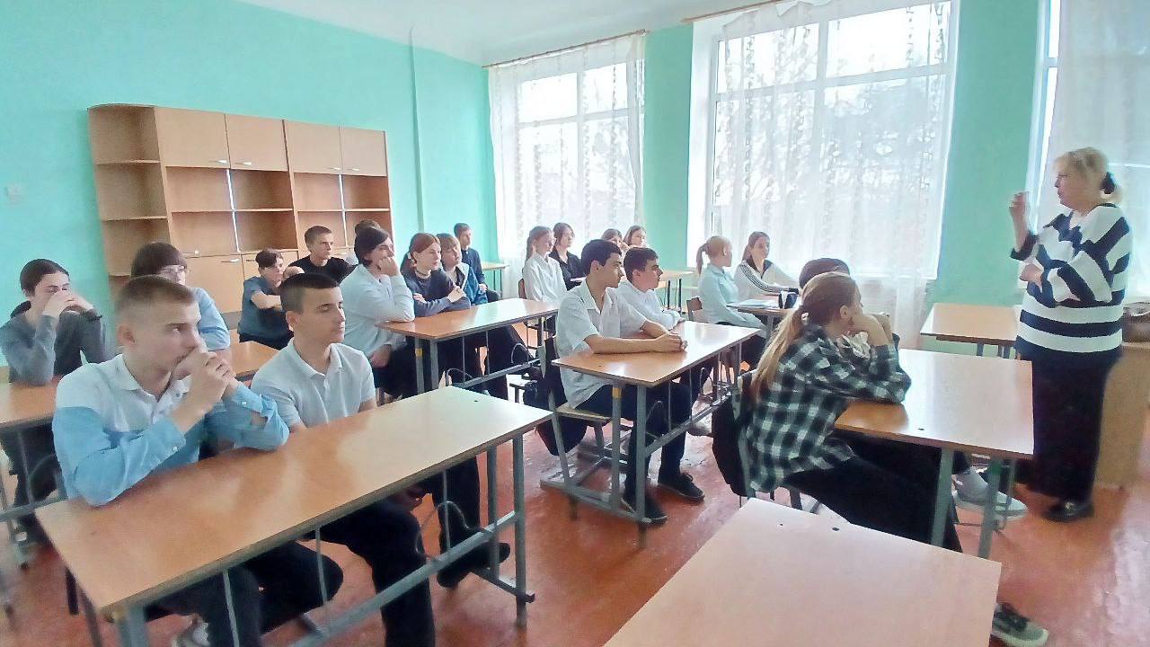 В рамках межведомственной Всероссийской акции «Чистое поколение» для учеников ГБУ ОО ЗО "Орловская СОШ" медицинский психолог ПНД Оксана Шарапова организовала и провела лекцию о здоровом образе жизни
