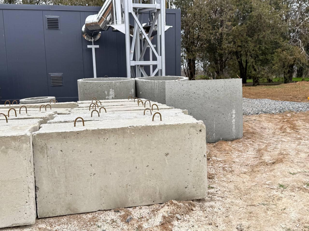 В Астраханке шефы из Севастополя ведут подготовку к прокладке труб водопровода и теплоснабжения к новой котельной В Астраханке шефы из Севастополя ведут подготовку к прокладке труб водопровода и теплоснабжения к новой котельной