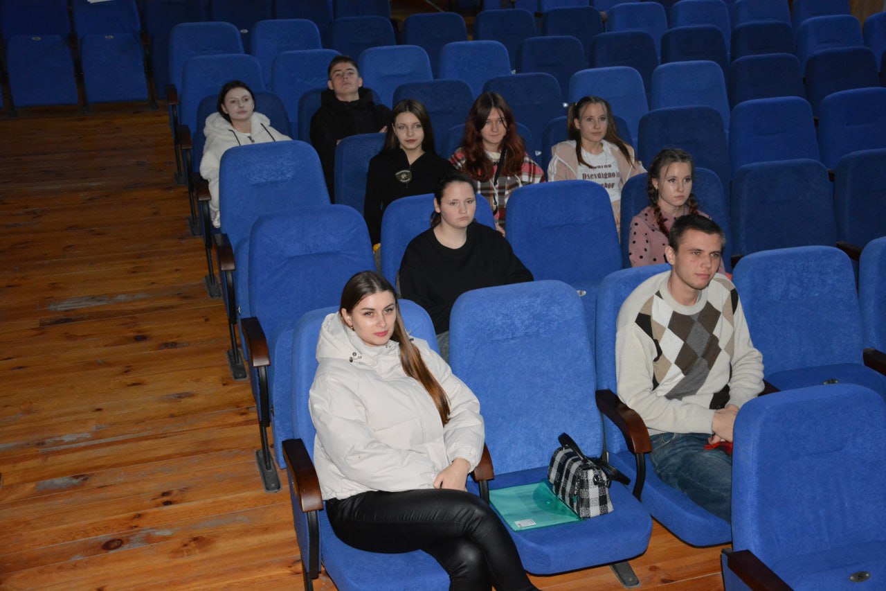 В Васильевском Доме Культуры прошёл показ ролика, посвящённого правам и обязанностям ребёнка В Васильевском Доме Культуры прошёл показ ролика, посвящённого правам и обязанностям ребёнка