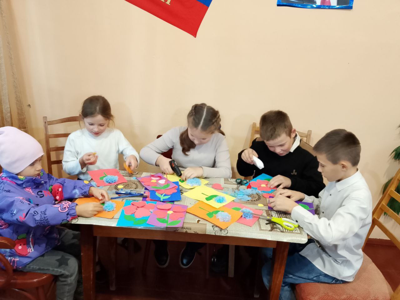 Приближается один из самых теплых и нежных праздников года – День матери Приближается один из самых теплых и нежных праздников года – День матери