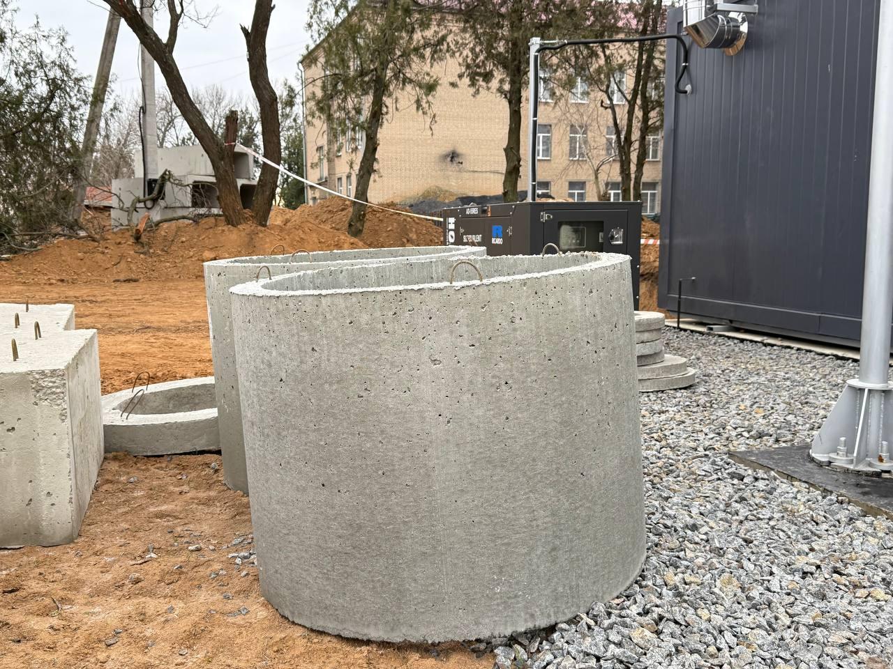 В Астраханке шефы из Севастополя ведут подготовку к прокладке труб водопровода и теплоснабжения к новой котельной В Астраханке шефы из Севастополя ведут подготовку к прокладке труб водопровода и теплоснабжения к новой котельной