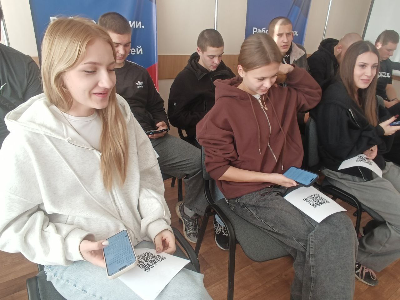 День правовой помощи детям в Акимовском центре занятости прошел для воспитанников молодежных организаций «Марш» и «Юг молодой» День правовой помощи детям в Акимовском центре занятости прошел для воспитанников молодежных организаций «Марш» и «Юг молодой»