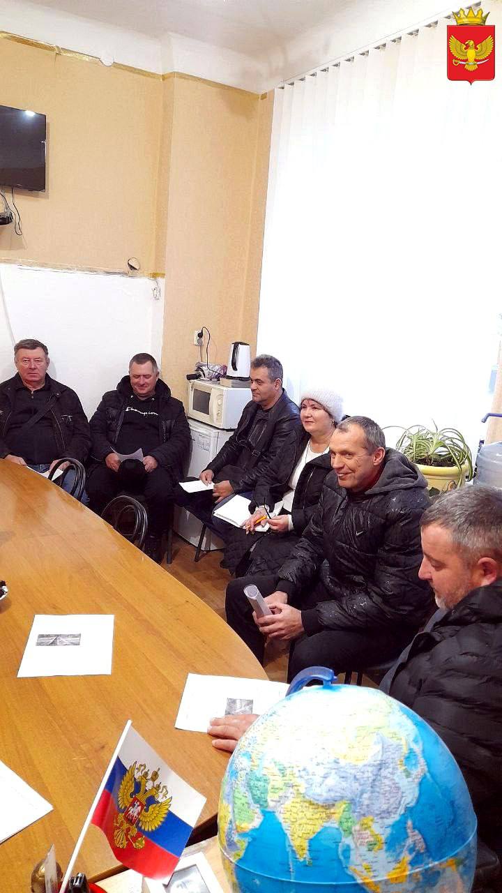 Представители отдела АПК и ПП совместно с сотрудниками отдела землеустройства администрации Приморского муниципалитета регулярно проводят совещания с аграриями округа, информируя их о нововведениях в законодательстве