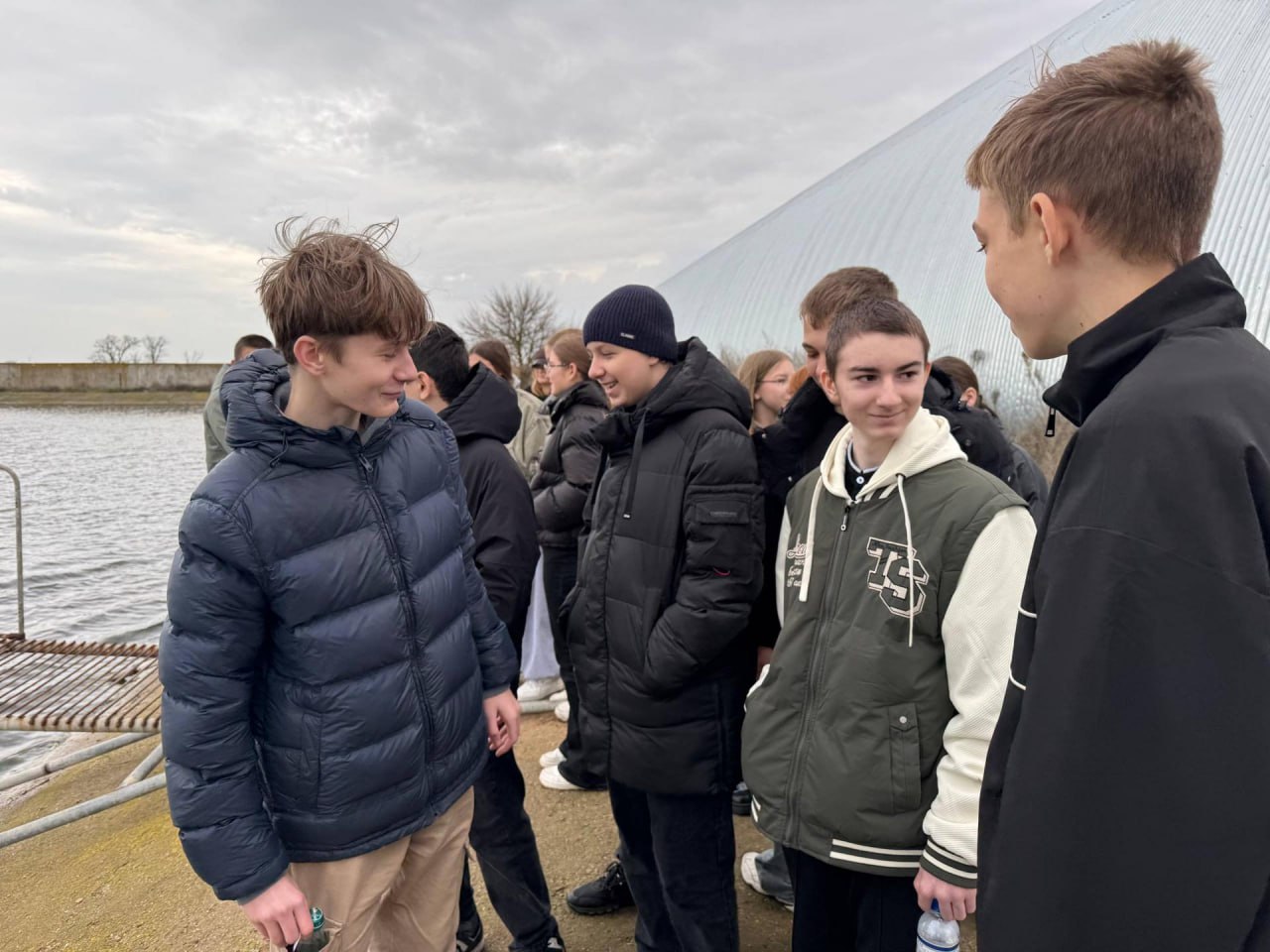 Школьники из Запорожской области познакомились с работой сельскохозяйственного предприятия Школьники из Запорожской области познакомились с работой сельскохозяйственного предприятия