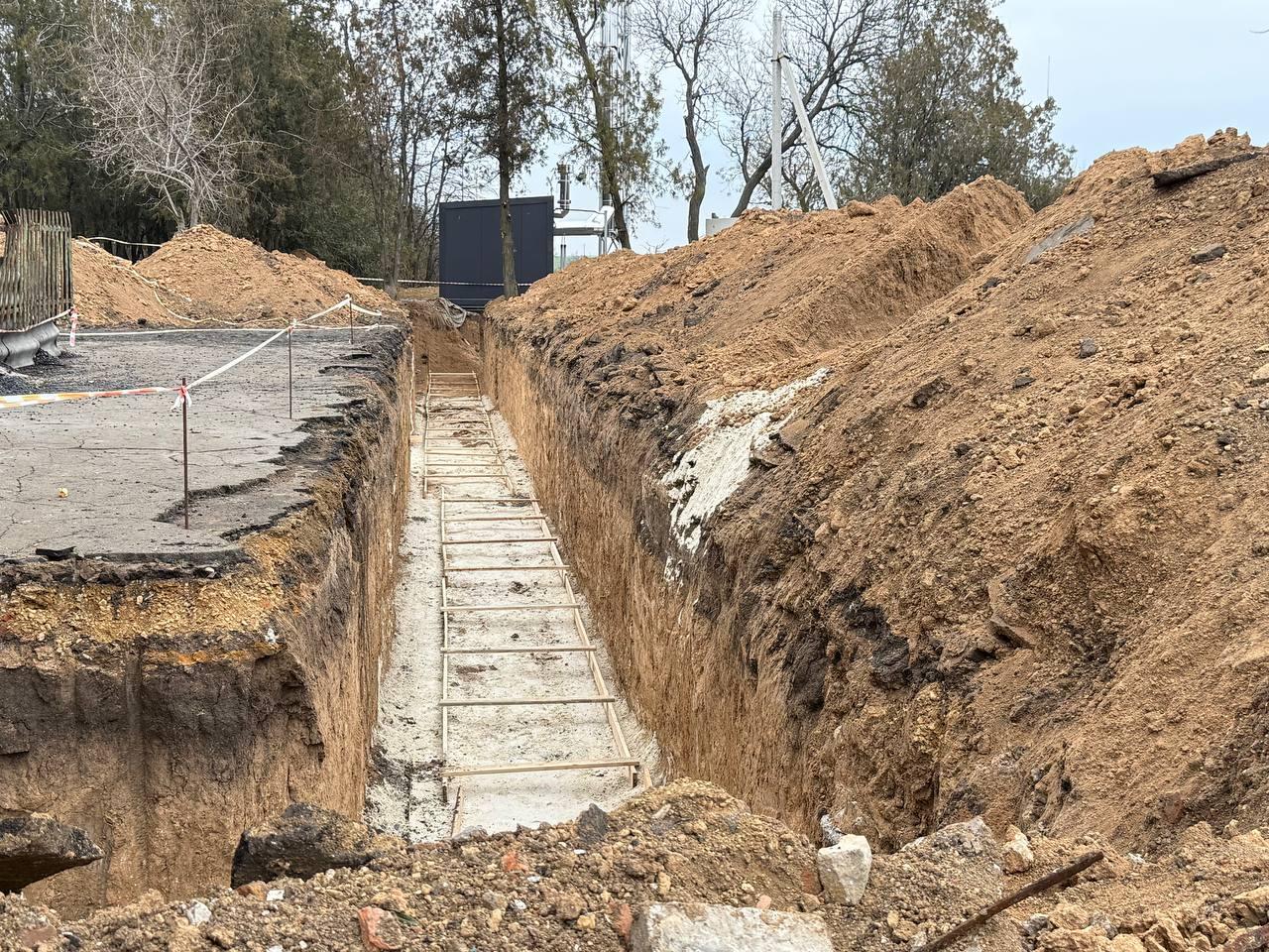 В Астраханке шефы из Севастополя ведут подготовку к прокладке труб водопровода и теплоснабжения к новой котельной В Астраханке шефы из Севастополя ведут подготовку к прокладке труб водопровода и теплоснабжения к новой котельной