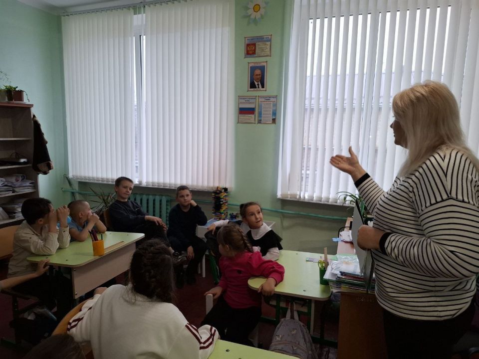 "Мама... Нет прекрасней слова на Земле!" "Мама... Нет прекрасней слова на Земле!"