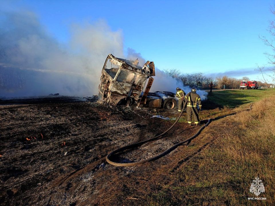 На трассе Р-280 «Новороссия» в Акимовском муниципальном округе спасатели МЧС России ликвидировали последствия ДТП