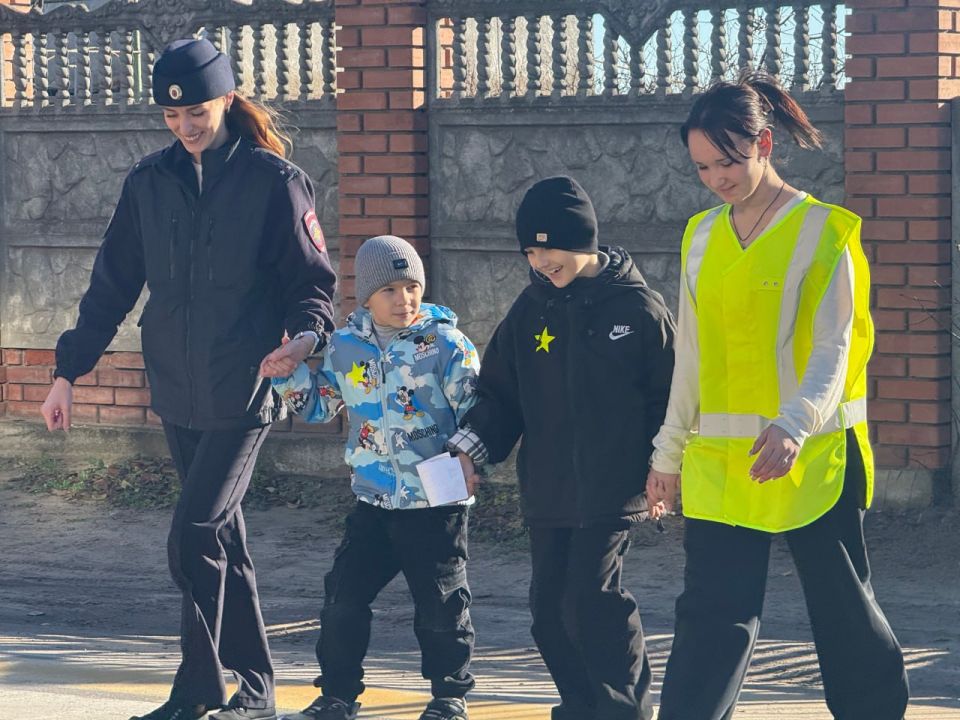 На базе ГБУ ОО ЗО "Художественно-эстетический лицей-интернат №5 имени пионера-героя ВОВ Володи Дубинина" прошло значимое событие – совместное профилактическое мероприятие под названием "Будь заметным на дороге"