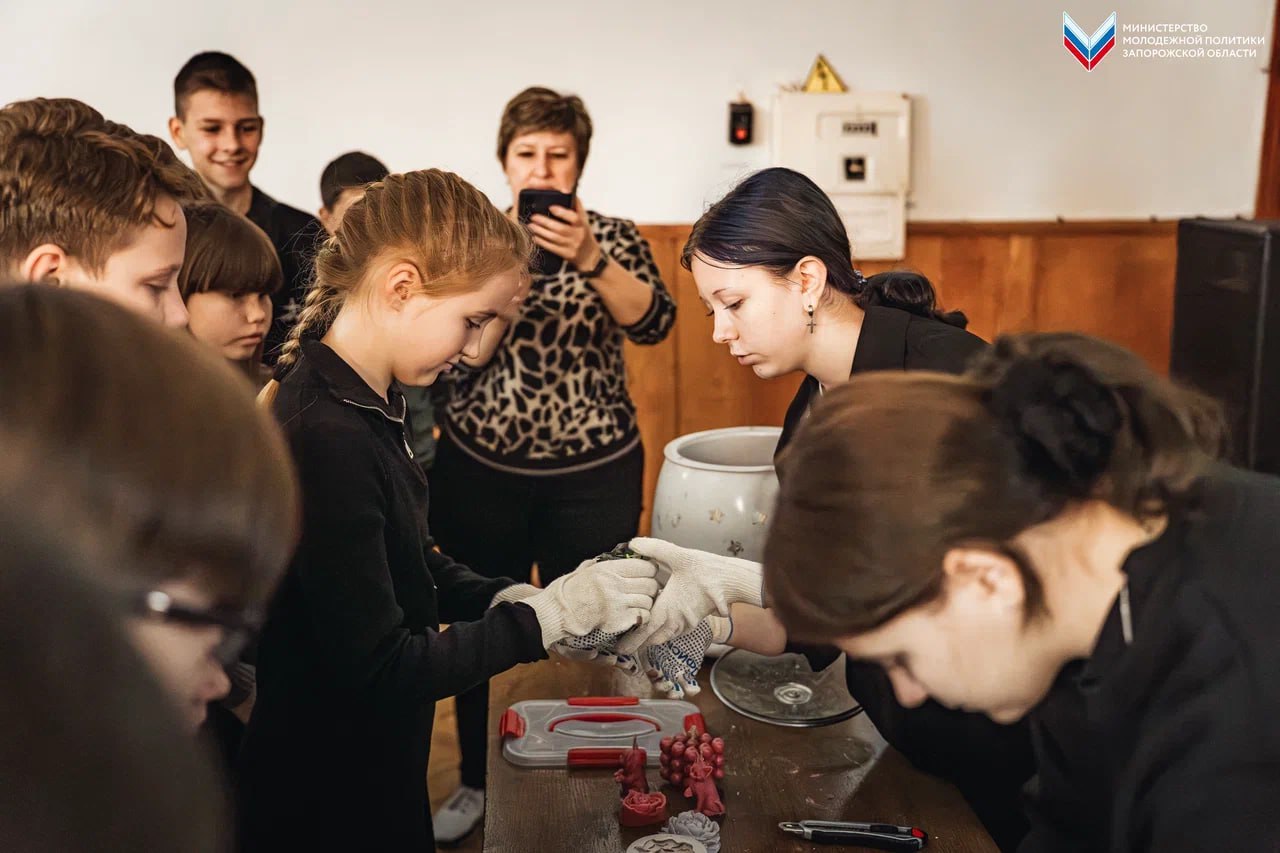 Экопросвещение школьников. Активисты регионального движения «Экосистема» в рамках реализации проекта «Экомышление», поддержанного Фондом президентских грантов, посетили Весёловскую общеобразовательную школу № 44 и провели... Экопросвещение школьников. Активисты регионального движения «Экосистема» в рамках реализации проекта «Экомышление», поддержанного Фондом президентских грантов, посетили Весёловскую общеобразовательную школу № 44 и провели...