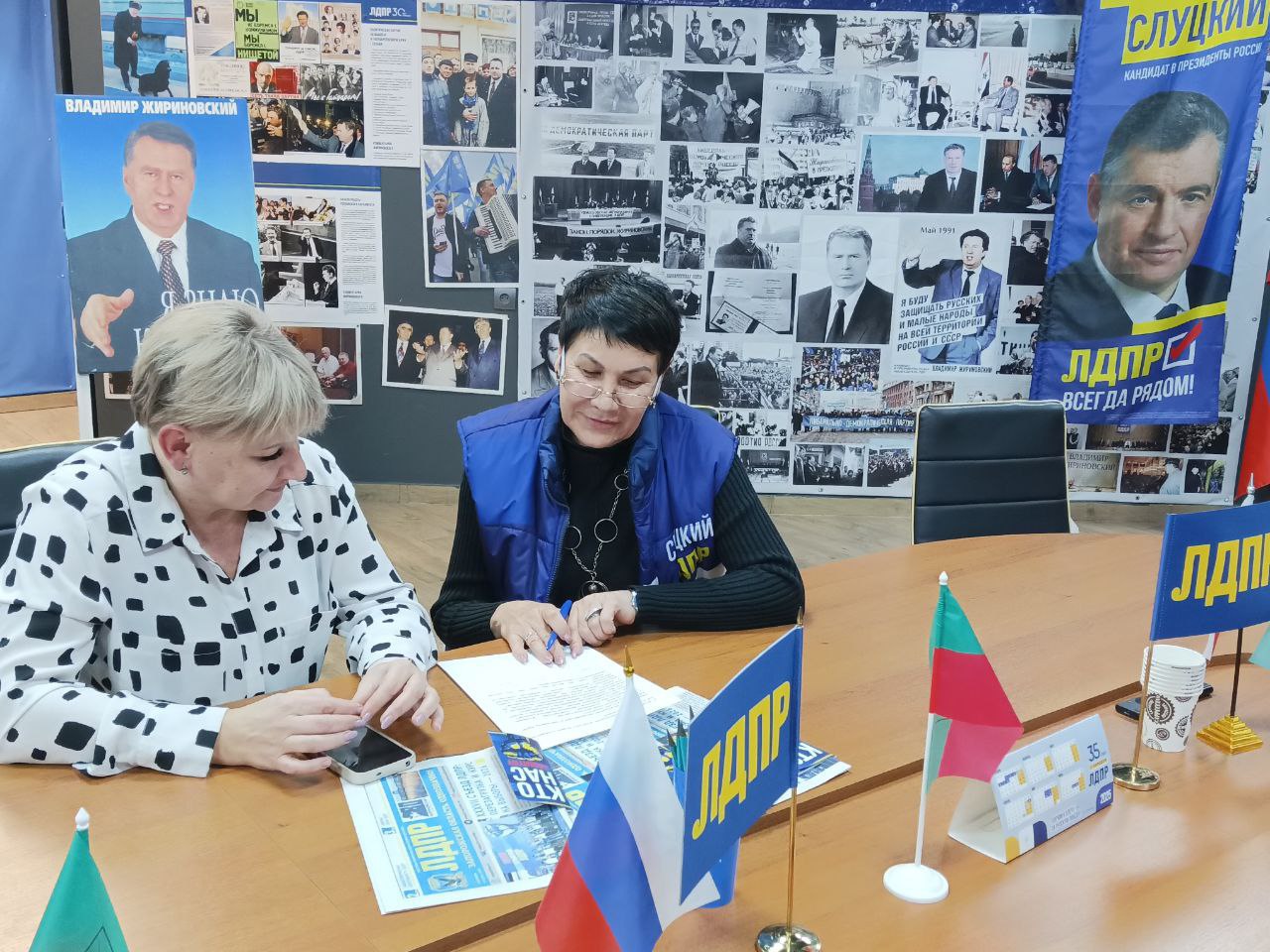 Председатель территориальной избирательной комиссии №2 посетила Запорожское региональное отделение ЛДПР с рабочим визитом