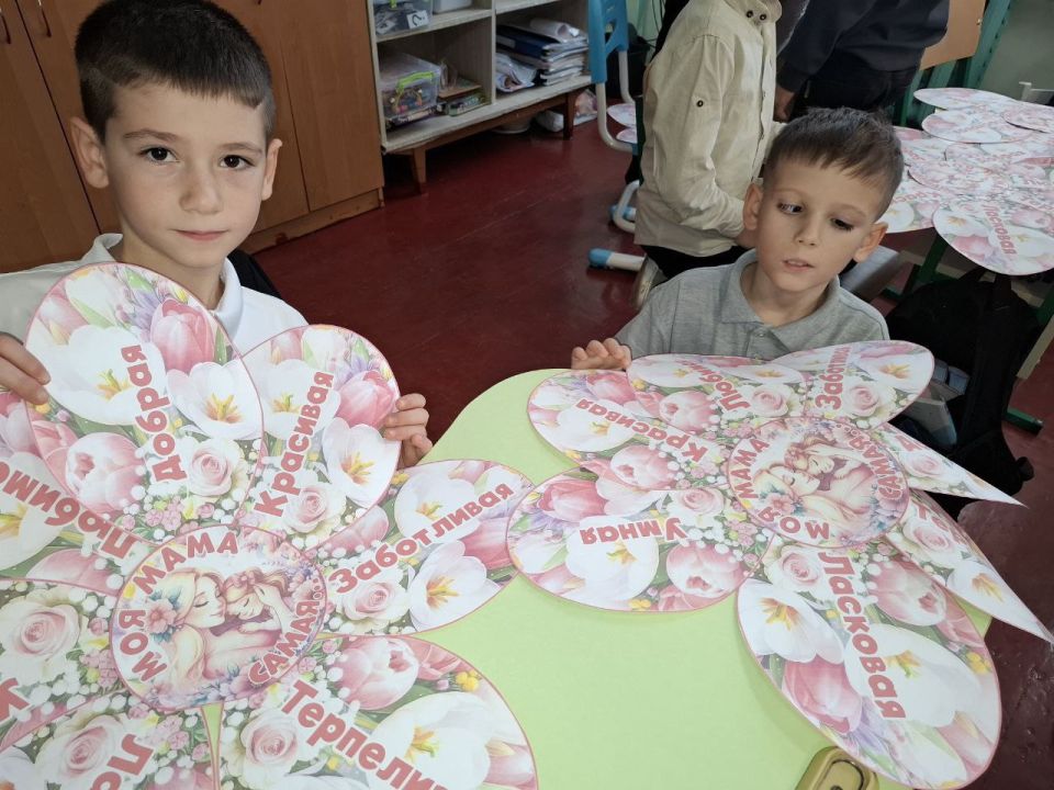 "Мама... Нет прекрасней слова на Земле!" "Мама... Нет прекрасней слова на Земле!"