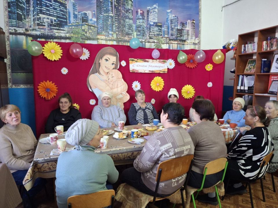 Дорогие наши женщины, мамы, бабушки! Наступает самый тёплый и душевный праздник – День Матери!