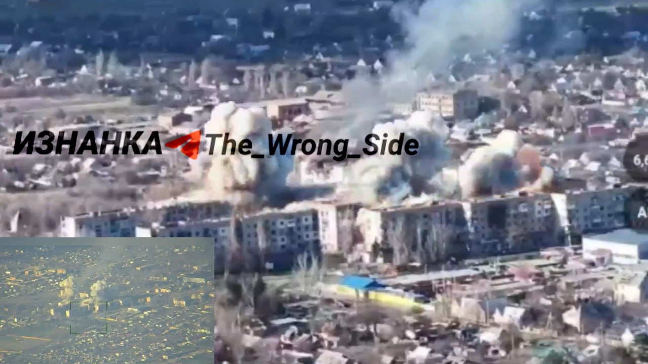 Работа ФАБ-500 с УМПК по позициям ВСУ в многоэтажках Гуляйполя, к которому сейчас уже вплотную подошли штурмовики ВС РФ. Видео: @The_Wrong_Side Работа ФАБ-500 с УМПК по позициям ВСУ в многоэтажках Гуляйполя, к которому сейчас уже вплотную подошли штурмовики ВС РФ. Видео: @The_Wrong_Side