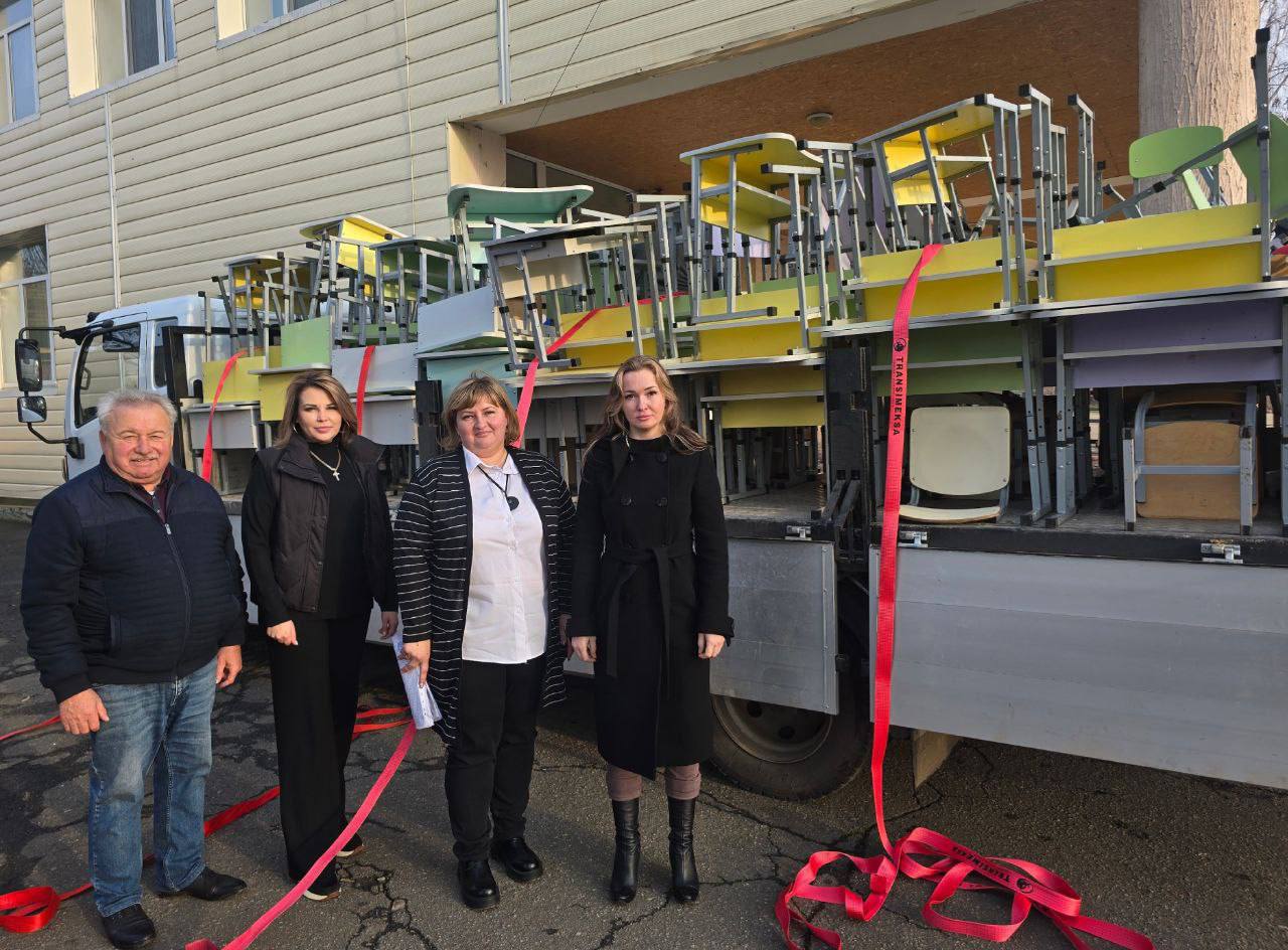 Алёна Трокай: ГБУ ОО ЗО "Средняя общеобразовательная школа 43" получила 100 новых парт Алёна Трокай: ГБУ ОО ЗО "Средняя общеобразовательная школа 43" получила 100 новых парт