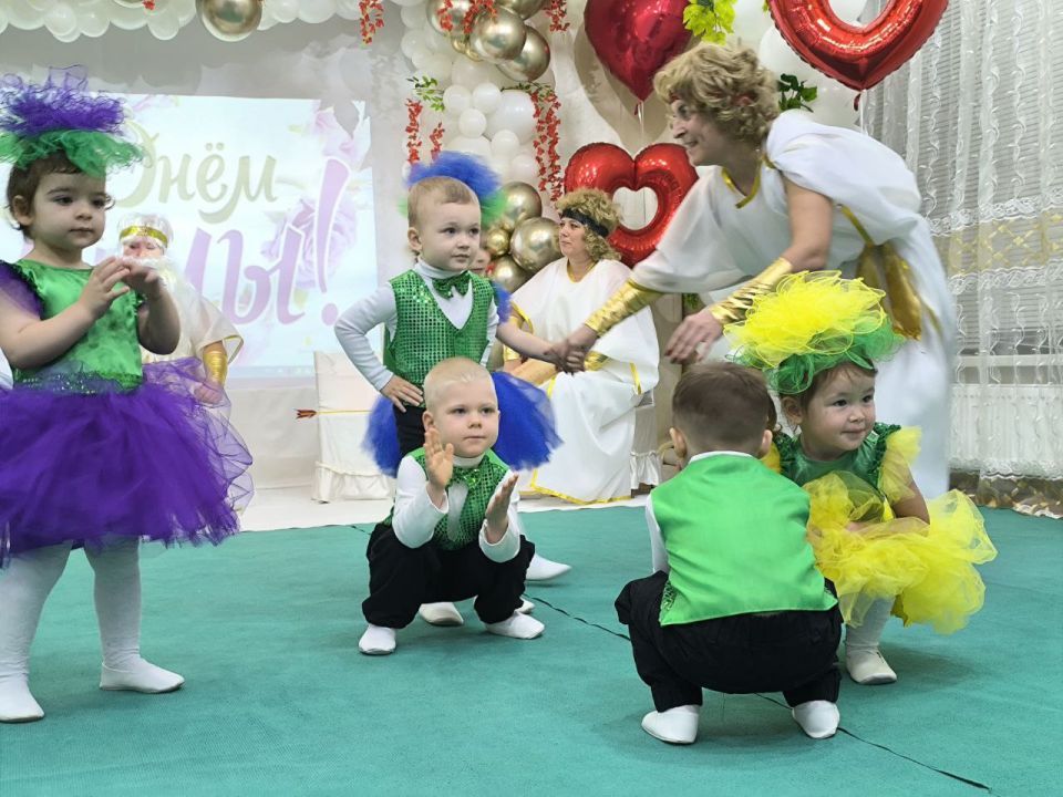 В России много праздников, но есть особенный день, наполненный самыми светлыми чувствами – День матери В России много праздников, но есть особенный день, наполненный самыми светлыми чувствами – День матери