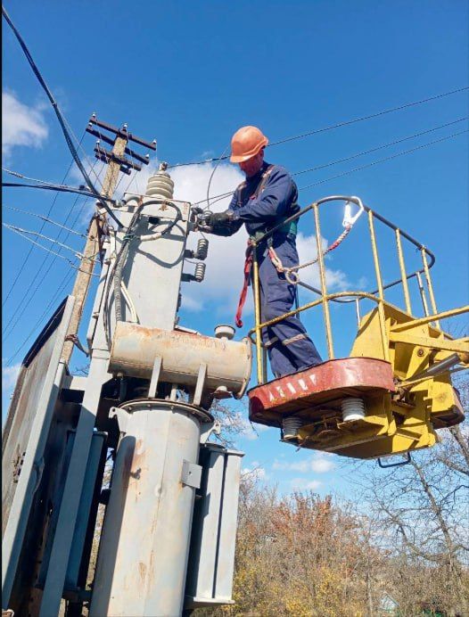 Токмакский округ: замена разрядников на комплексных трансформаторных подстанциях Токмакский округ: замена разрядников на комплексных трансформаторных подстанциях