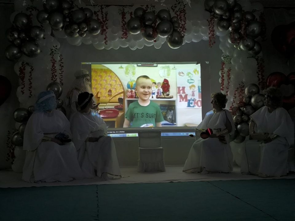 В России много праздников, но есть особенный день, наполненный самыми светлыми чувствами – День матери В России много праздников, но есть особенный день, наполненный самыми светлыми чувствами – День матери