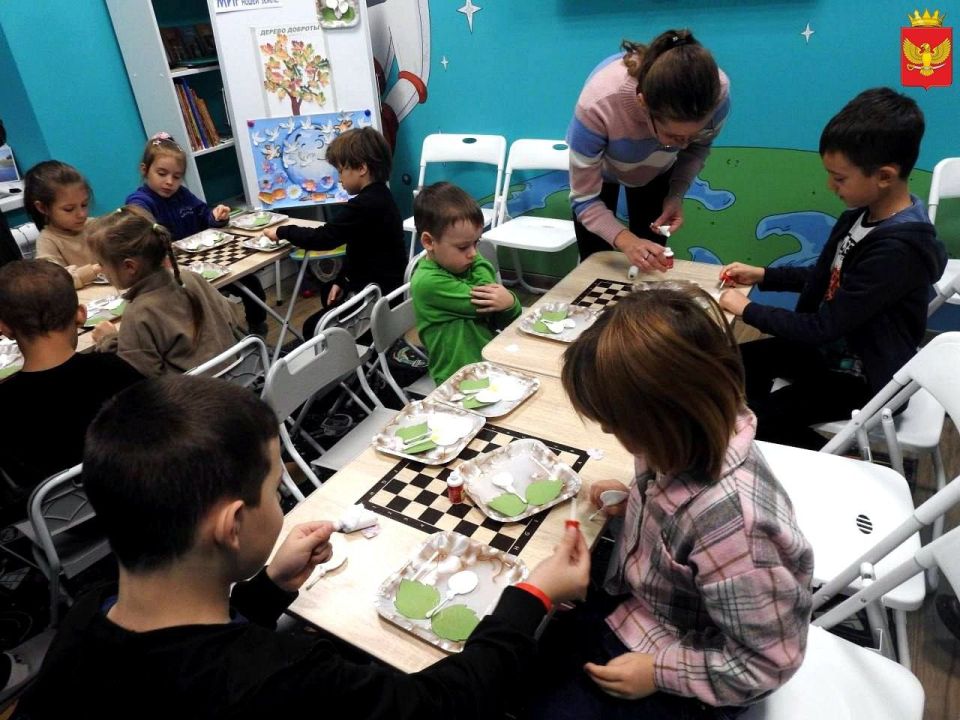 В преддверии Дня матери в России сотрудники Приморского краеведческого музея пригласили в гости малышей детского сада "Ивушка" В преддверии Дня матери в России сотрудники Приморского краеведческого музея пригласили в гости малышей детского сада "Ивушка"