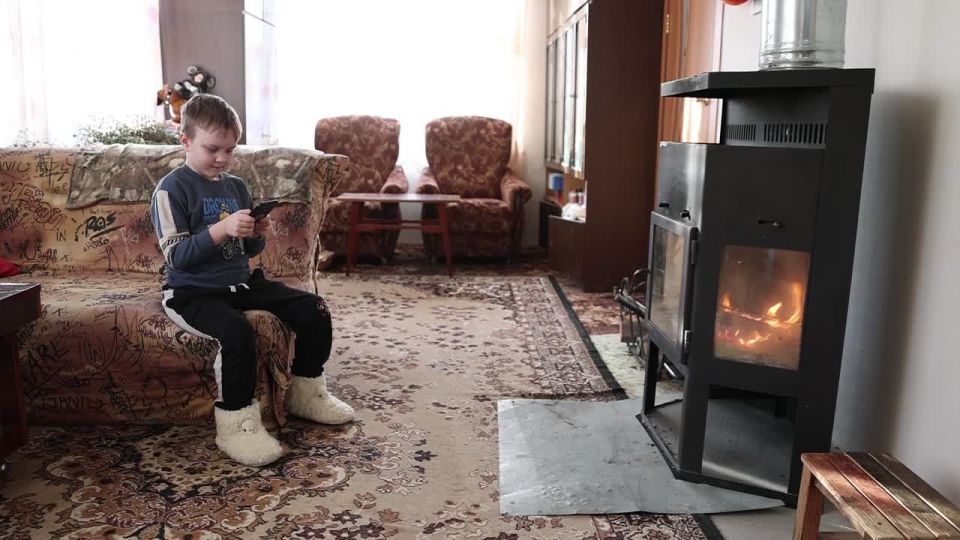 Никогда не поручайте детям разжигать печь