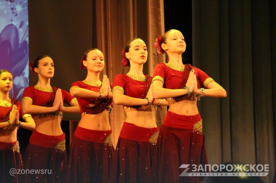 В Мелитополе ко Дню матери прошел финал танцевального марафона «Танец материнской любви» В Мелитополе ко Дню матери прошел финал танцевального марафона «Танец материнской любви»