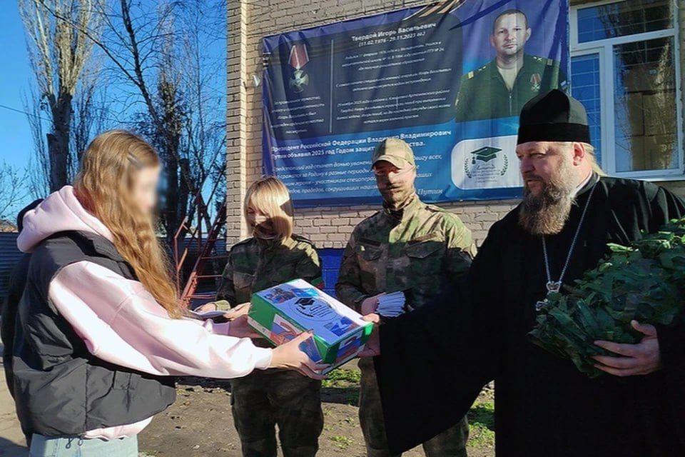 Школьники Мелитополя и Ростова-на-Дону отправили письма бойцам ВС РФ