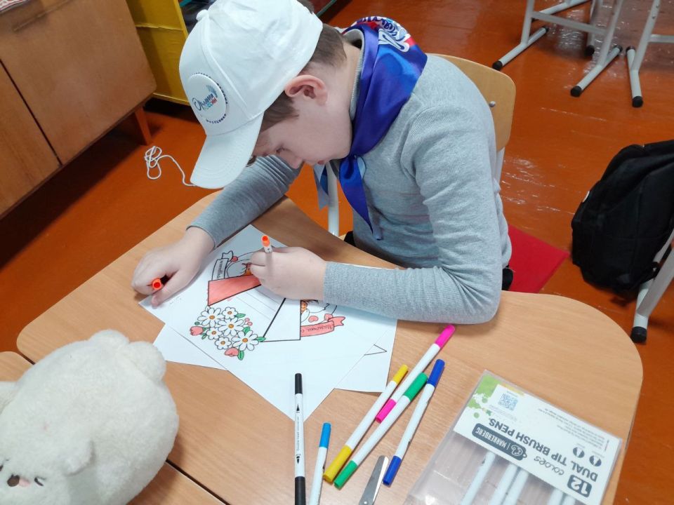 Сотрудники Владимировского СДК совместно с библиотекой провели для учеников Владимировском СОШ беседу «Что такое День Матери?» и мастер-класс по изготовлению подарка «С любовью к маме» Сотрудники Владимировского СДК совместно с библиотекой провели для учеников Владимировском СОШ беседу «Что такое День Матери?» и мастер-класс по изготовлению подарка «С любовью к маме»