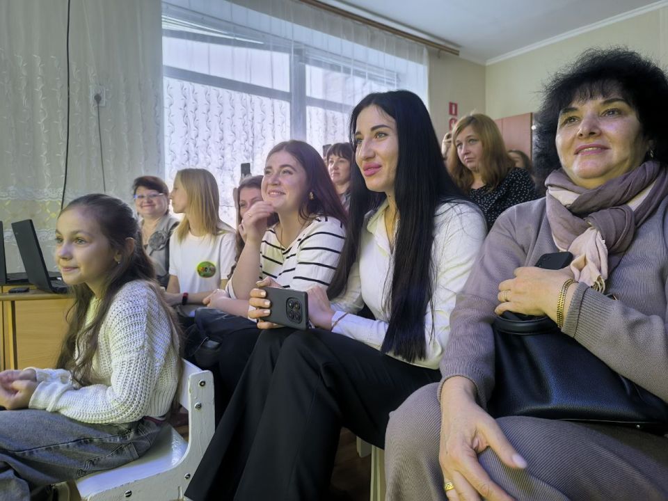 В России много праздников, но есть особенный день, наполненный самыми светлыми чувствами – День матери В России много праздников, но есть особенный день, наполненный самыми светлыми чувствами – День матери