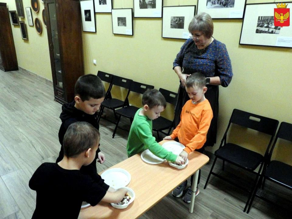 В преддверии Дня матери в России сотрудники Приморского краеведческого музея пригласили в гости малышей детского сада "Ивушка" В преддверии Дня матери в России сотрудники Приморского краеведческого музея пригласили в гости малышей детского сада "Ивушка"