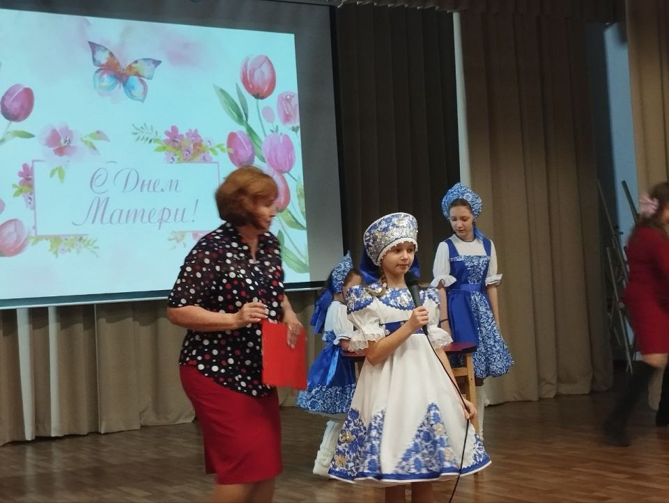 В рамках празднования Дня Матери специалистами Акимовского ЦДК проведена трогательная тематическая программа, посвященная самому дорогому человеку в жизни В рамках празднования Дня Матери специалистами Акимовского ЦДК проведена трогательная тематическая программа, посвященная самому дорогому человеку в жизни