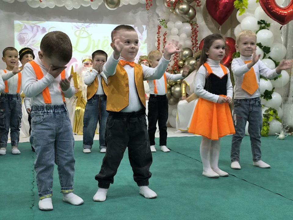 В России много праздников, но есть особенный день, наполненный самыми светлыми чувствами – День матери В России много праздников, но есть особенный день, наполненный самыми светлыми чувствами – День матери