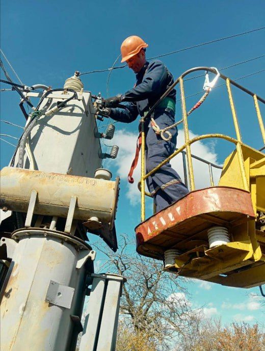 Токмакский округ: замена разрядников на комплексных трансформаторных подстанциях Токмакский округ: замена разрядников на комплексных трансформаторных подстанциях