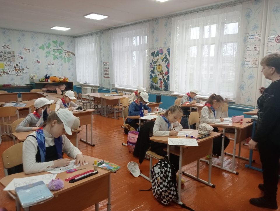 Сотрудники Владимировского СДК совместно с библиотекой провели для учеников Владимировском СОШ беседу «Что такое День Матери?» и мастер-класс по изготовлению подарка «С любовью к маме» Сотрудники Владимировского СДК совместно с библиотекой провели для учеников Владимировском СОШ беседу «Что такое День Матери?» и мастер-класс по изготовлению подарка «С любовью к маме»