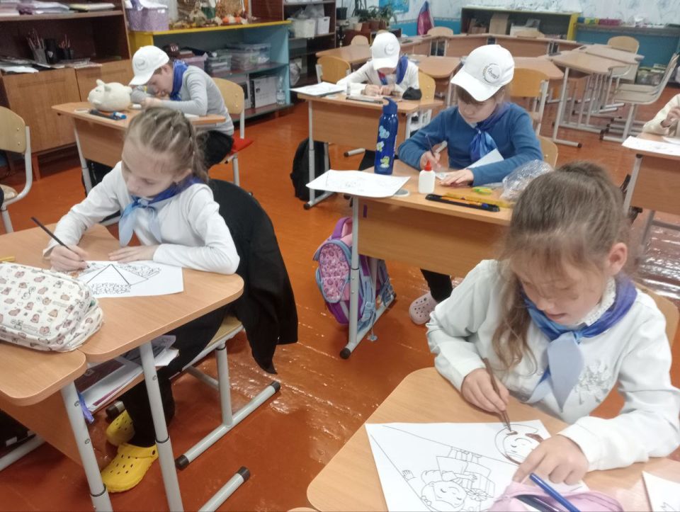 Сотрудники Владимировского СДК совместно с библиотекой провели для учеников Владимировском СОШ беседу «Что такое День Матери?» и мастер-класс по изготовлению подарка «С любовью к маме» Сотрудники Владимировского СДК совместно с библиотекой провели для учеников Владимировском СОШ беседу «Что такое День Матери?» и мастер-класс по изготовлению подарка «С любовью к маме»