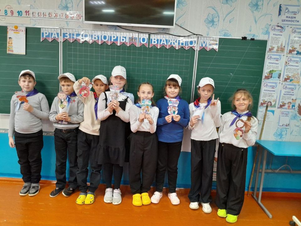 Сотрудники Владимировского СДК совместно с библиотекой провели для учеников Владимировском СОШ беседу «Что такое День Матери?» и мастер-класс по изготовлению подарка «С любовью к маме» Сотрудники Владимировского СДК совместно с библиотекой провели для учеников Владимировском СОШ беседу «Что такое День Матери?» и мастер-класс по изготовлению подарка «С любовью к маме»