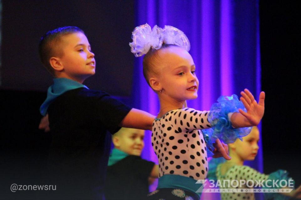 В Мелитополе ко Дню матери прошел финал танцевального марафона «Танец материнской любви» В Мелитополе ко Дню матери прошел финал танцевального марафона «Танец материнской любви»