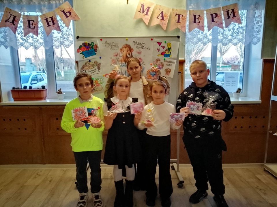 Приближается добрый и нежный праздник — День мамы Приближается добрый и нежный праздник — День мамы