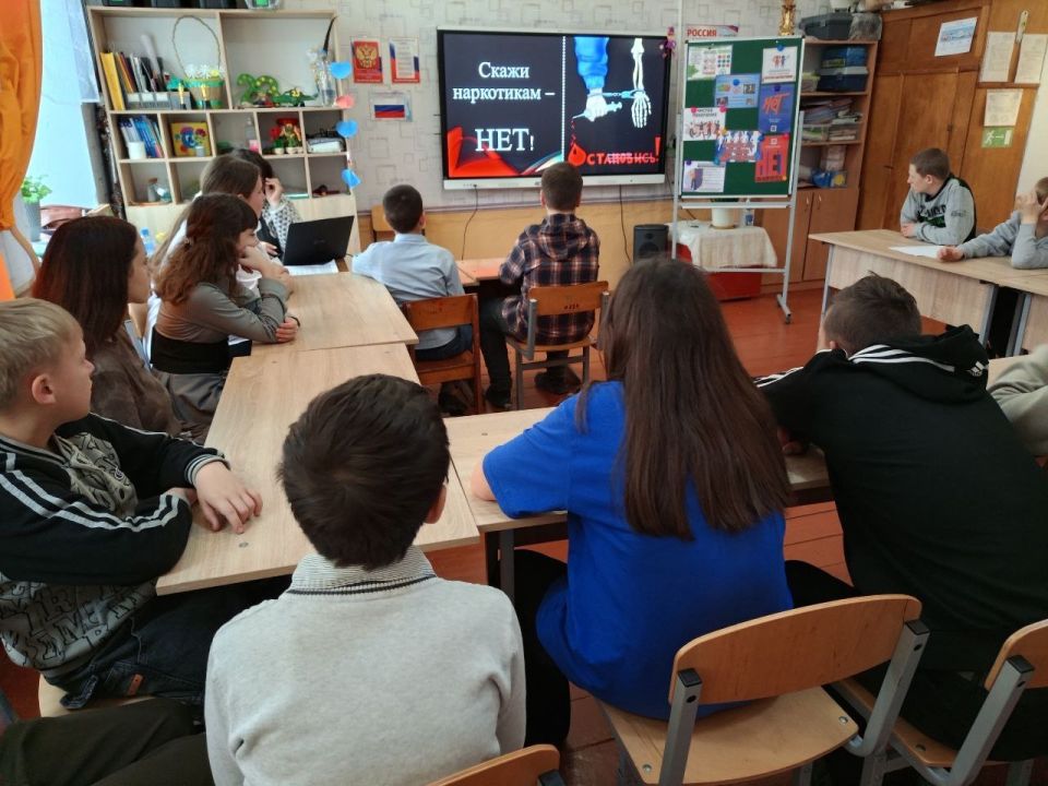 Чистое поколение. Ученики ГБУ ОО ЗО «Поляновской СОШ №61» Мелитопольского муниципального округа приняли участие в акции «Чистое поколение», направленной на профилактику наркомании и информирование о последствиях участия в... Чистое поколение. Ученики ГБУ ОО ЗО «Поляновской СОШ №61» Мелитопольского муниципального округа приняли участие в акции «Чистое поколение», направленной на профилактику наркомании и информирование о последствиях участия в...