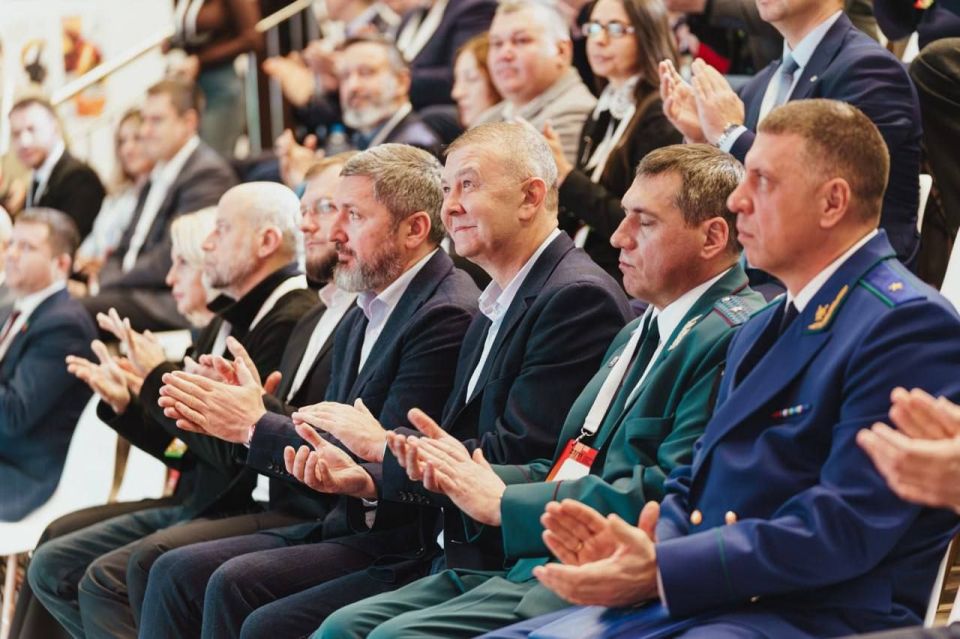 Прокурор Запорожской области Кирилл Осипчук принял участие в бизнес-форуме «Запорожская область – регион возможностей», где выступил с приветственным словом и обозначил приоритетные направления работы органов прокуратуры по... Прокурор Запорожской области Кирилл Осипчук принял участие в бизнес-форуме «Запорожская область – регион возможностей», где выступил с приветственным словом и обозначил приоритетные направления работы органов прокуратуры по...