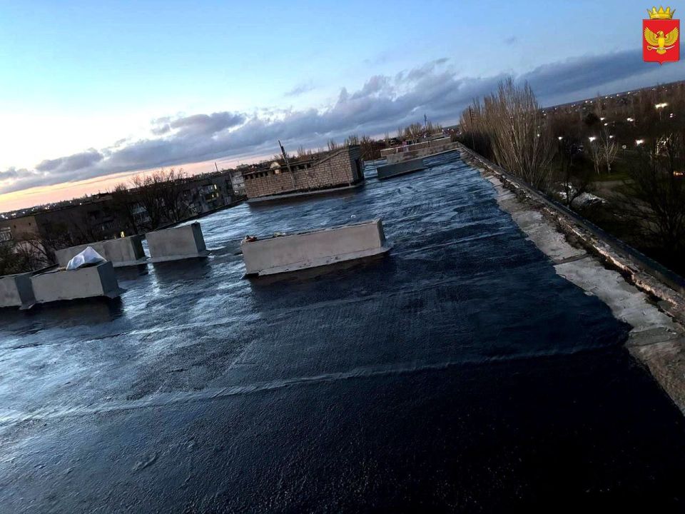 В Приморске продолжаются ремонты кровель многоквартирных домов, которые включены в адресную региональную программу капитального ремонта общего имущества в многоквартирных домах Запорожской области на 2024-2026 годы В Приморске продолжаются ремонты кровель многоквартирных домов, которые включены в адресную региональную программу капитального ремонта общего имущества в многоквартирных домах Запорожской области на 2024-2026 годы