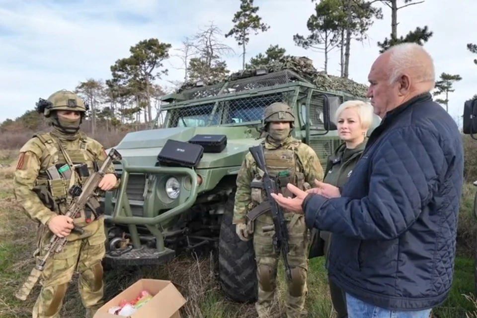 Бойцам ВС РФ в Запорожской области передали анализаторы частот дронов